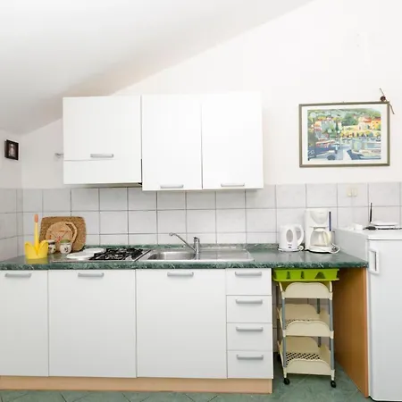 And Mate Apartment Bol