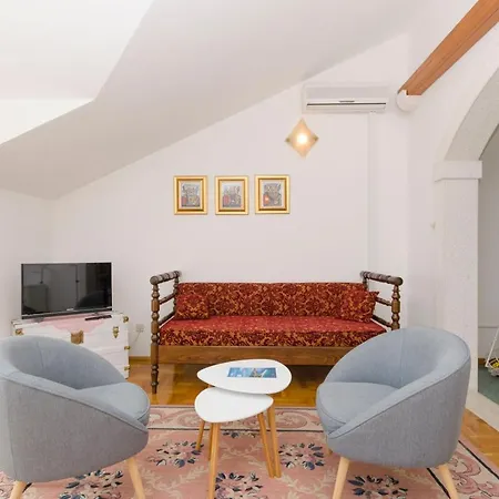 Apartment And Mate *