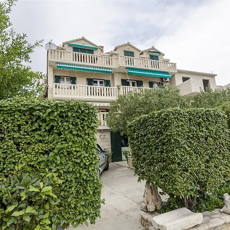 And Mate Apartment *