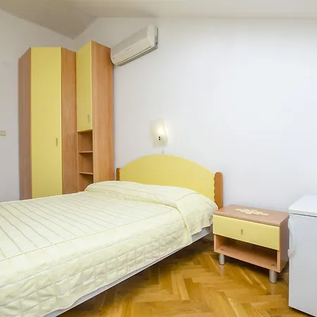 And Mate Apartment Bol