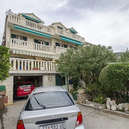 And Mate Apartment *